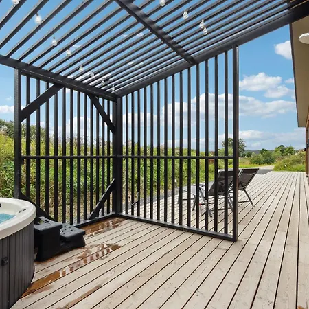 4 Bedroom Awesome In Holiday home *