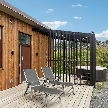 4 Bedroom Awesome In *